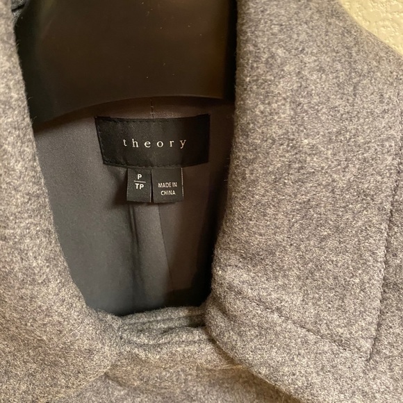 ♦️SOLD♦️Theory wool Jacket size Petite - Picture 5 of 5